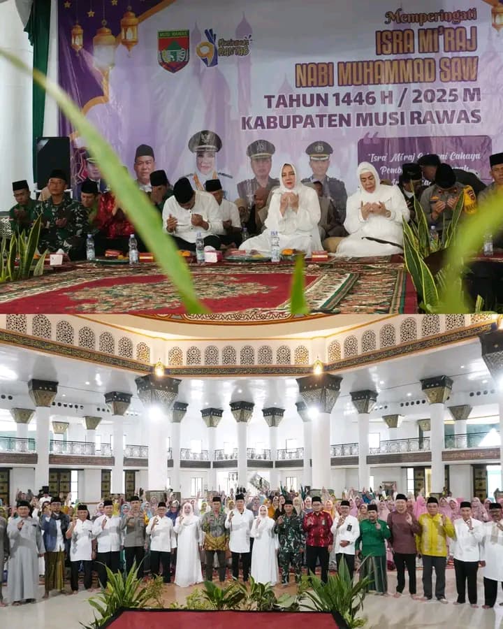 Bupati Musi Rawas Hj. Ratna Machmud menghadiri Peringatan Isra Mi’raj Nabi Muhammad SAW. 1446 H/2025 M