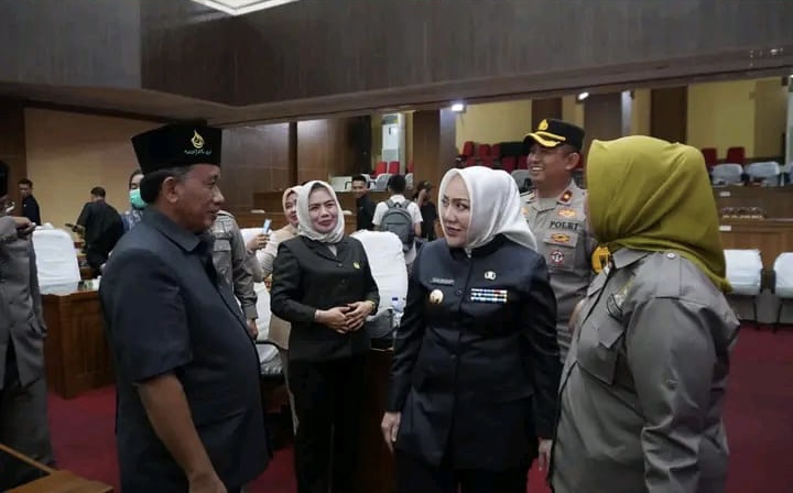 Bupati Musi Rawas Hadiri Rapat Paripurna DPRD Dalam Rangka Pengumuman Hasil Penetapan Paslon Bupati dan Wakil Bupati Terpilih Periode 2025-2030