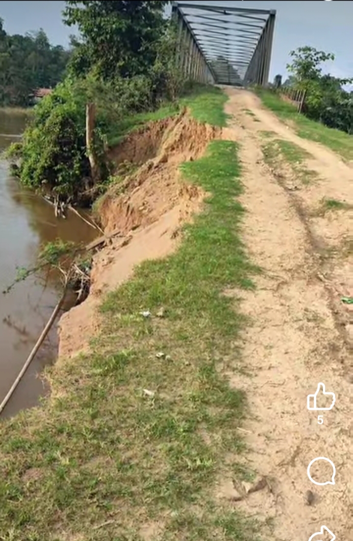 Jembatan Desa Pauh Terancam Longsor, Ini Harapan Kades Kepada Pemprov Sumsel